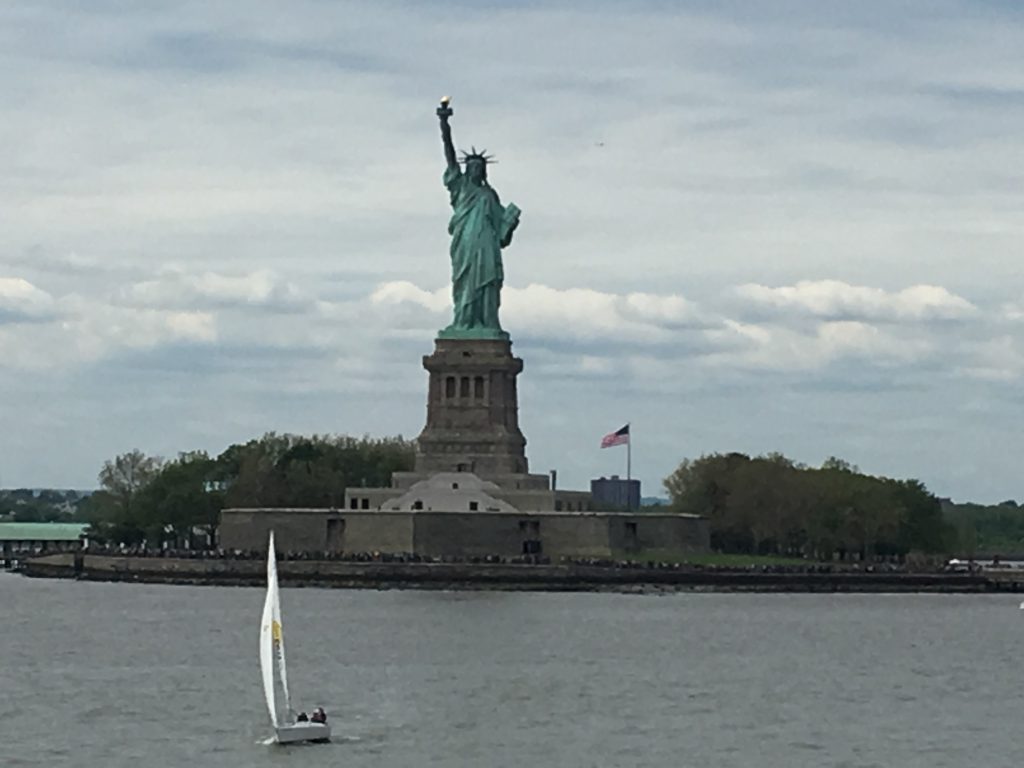 アメリカ 自由の女神 Statue Of Liberty はフランス製です 中国